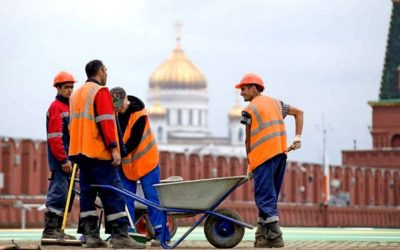 … курс рубля падает, трудовые мигранты толпами бегут из России?