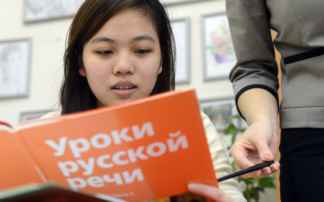 Детям мигрантов попасть в школы России будет сложнее?